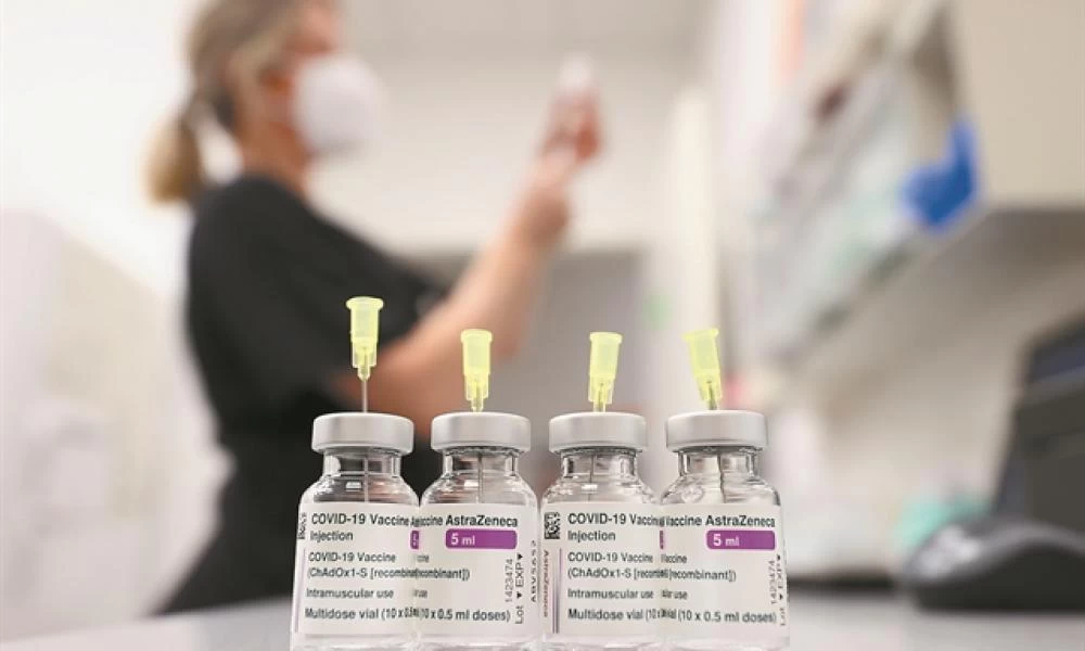 Νέες οδηγίες προς γιατρούς και νοσηλευτές έδωσε ο ΕΟΦ για AstraZeneca